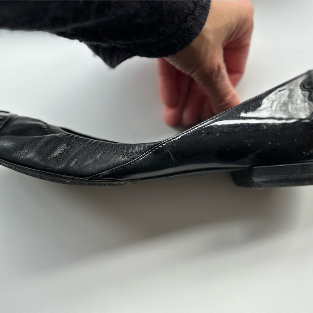 Chanel Size 38.5 (fits US size 7) black patent and leather flats - Picture 6 of 7